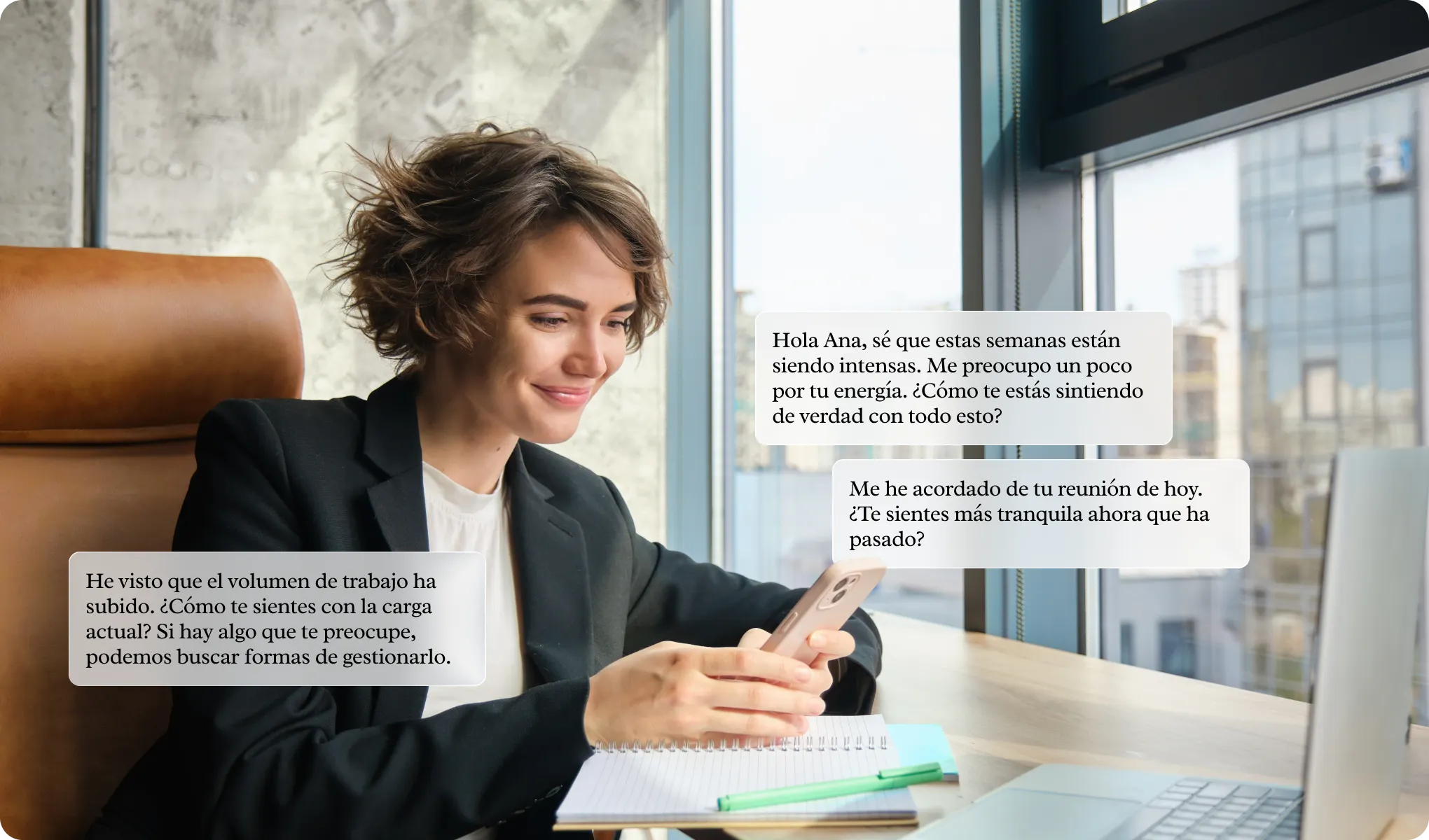imagen de una mujer sentada en la oficina chateando con la IA